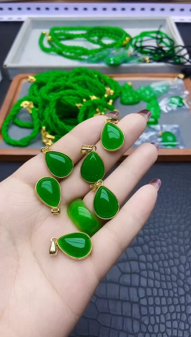 未镶嵌翡翠耳饰水滴包边吊坠