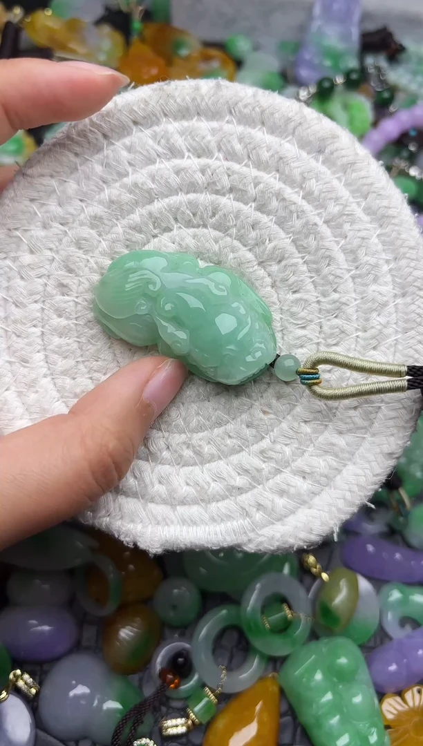 颈饰未镶嵌翡翠缅甸翡翠吊坠