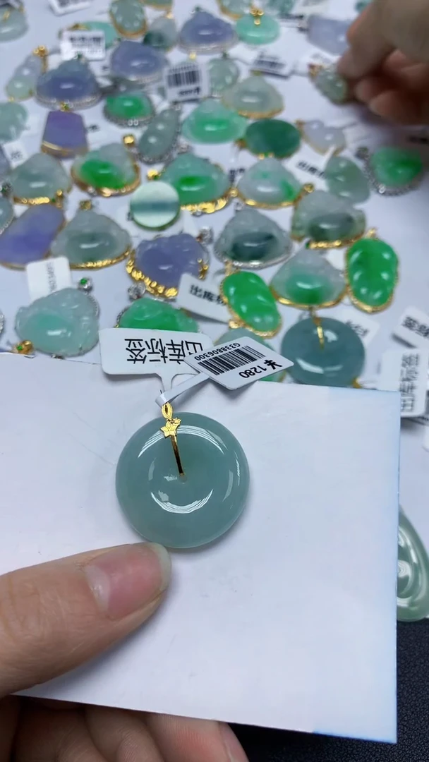 翡翠18K金镶嵌颈饰天然缅甸翡翠A货