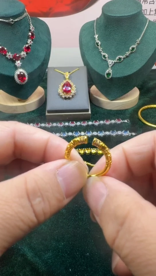 18K金镶嵌戒指/指环钻石22