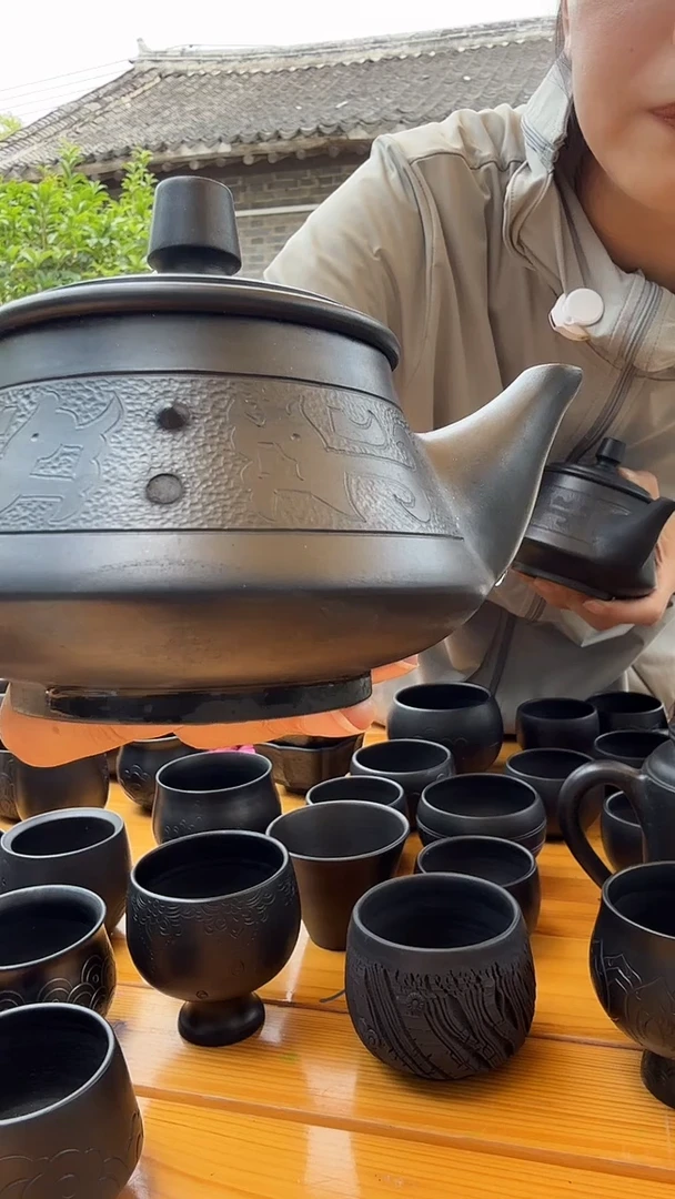 小****品神农黑陶瑕疵祥瑞壶