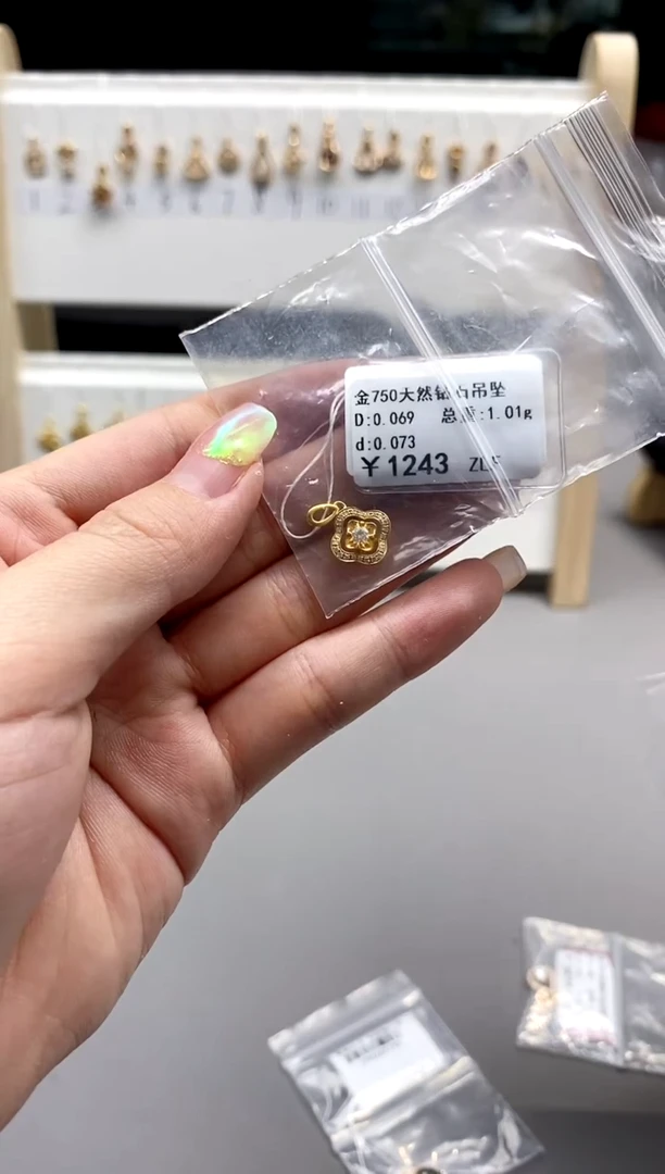 【闪购商品】钻石颈饰18K金镶嵌时尚款标签损坏不退不换