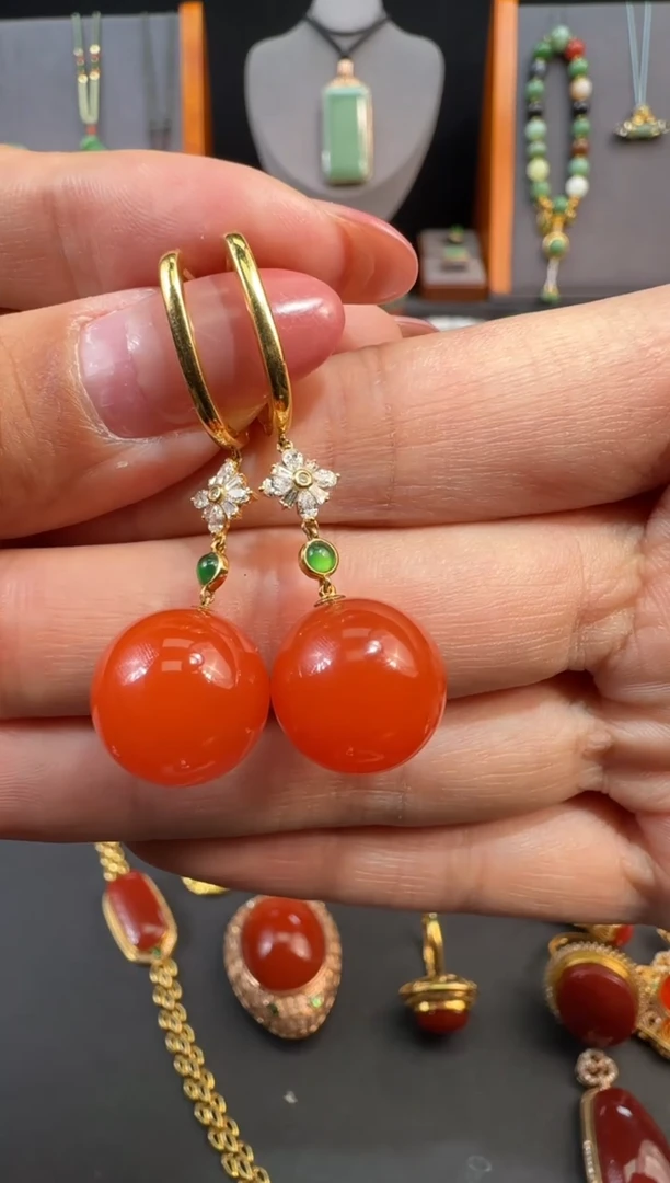 18K金镶嵌吊坠南红玛瑙1