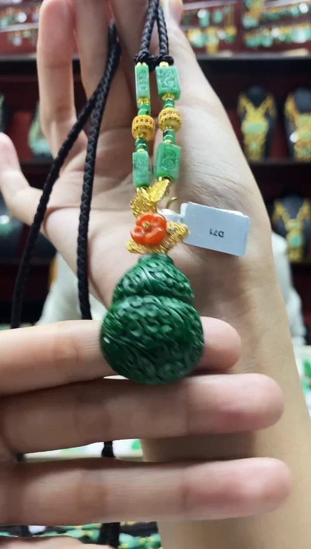 颈饰未镶嵌翡翠吊坠