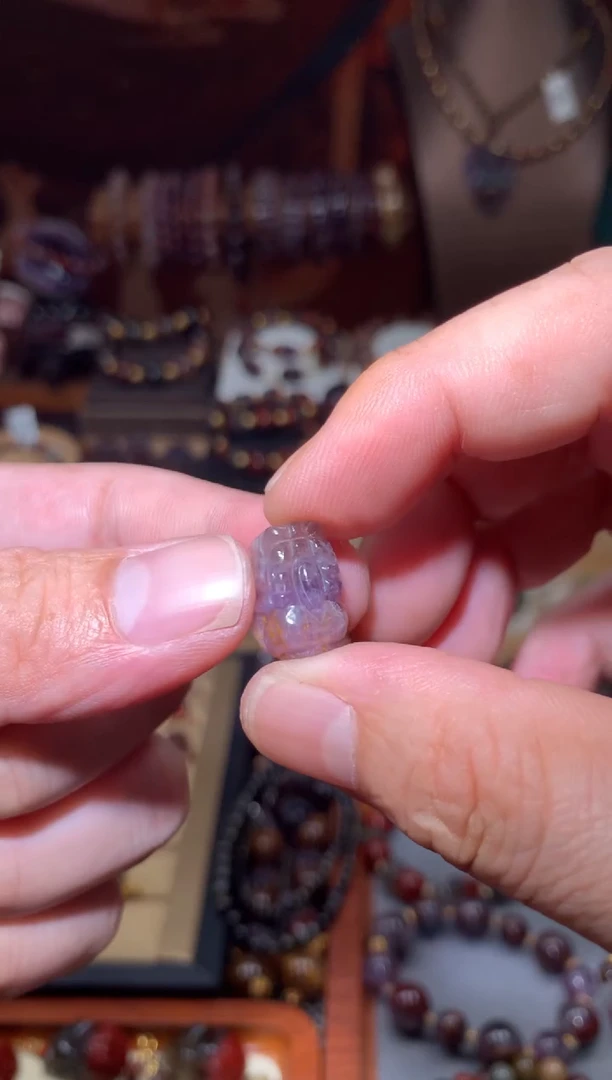 未镶嵌珠宝半成品水晶极光紫钛貔貅单颗，