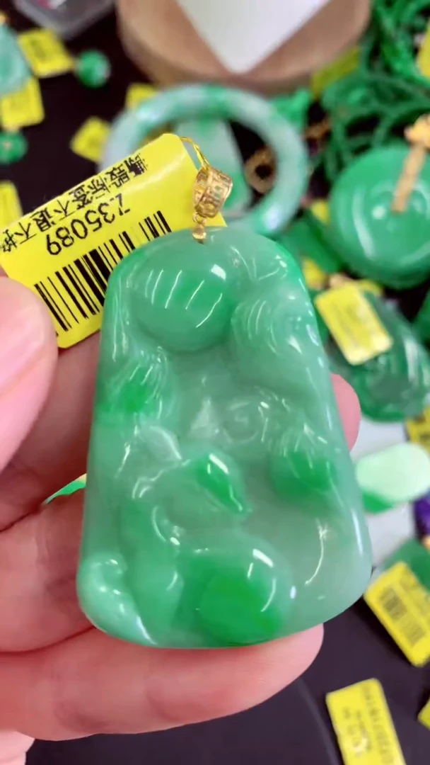 吊坠(不含链)18K金镶嵌翡翠挂件