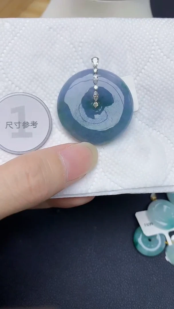 颈饰18K金镶嵌翡翠天然A货翡翠
