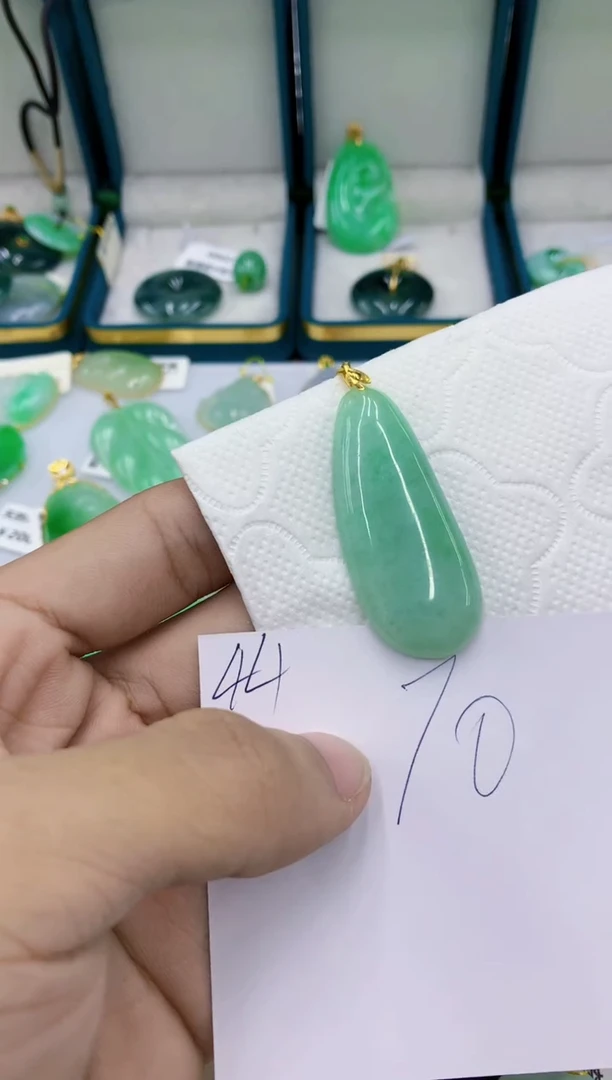 颈饰未镶嵌翡翠翡翠