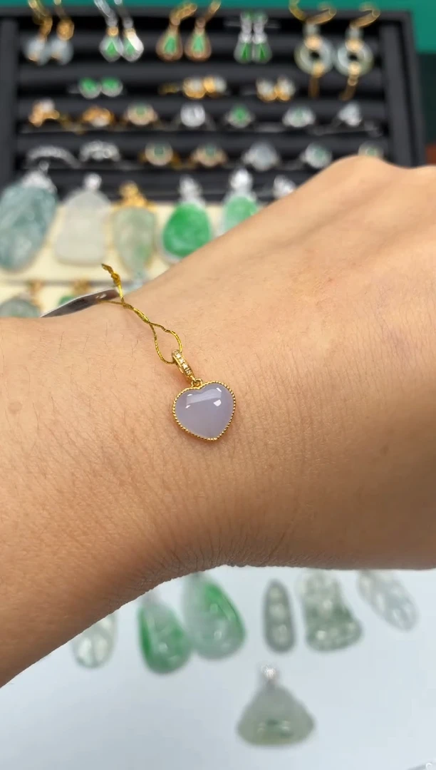 颈饰18K金镶嵌翡翠天然翡翠A货