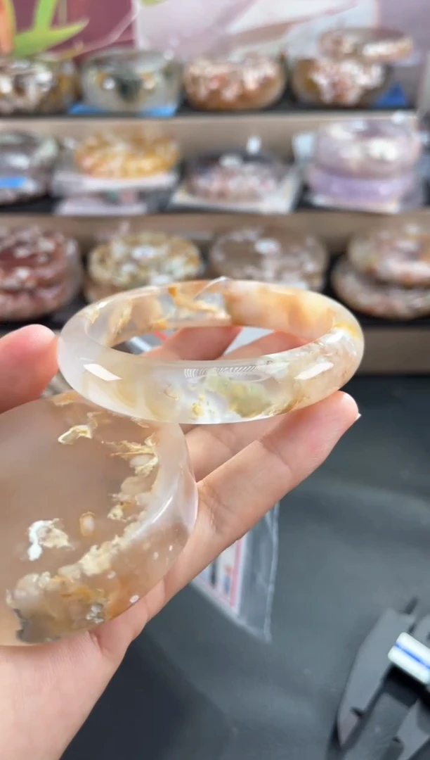 未镶嵌手镯石英质玉59