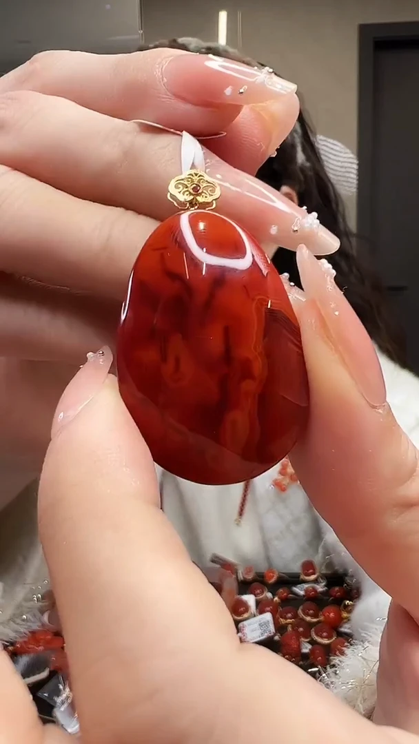 18K金镶嵌吊坠南红玛瑙/KHDM/水滴款