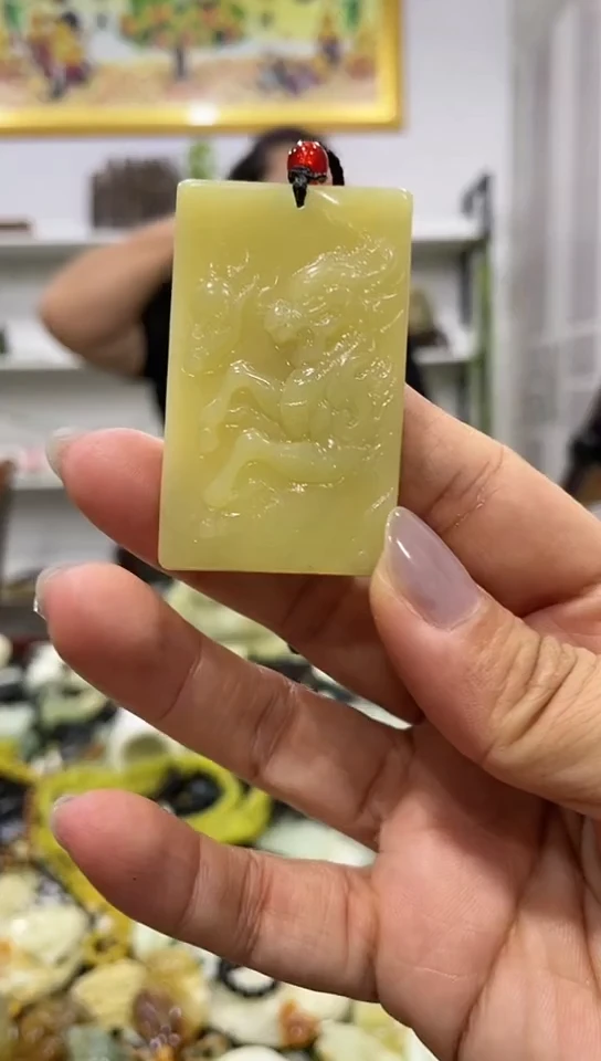 岫玉未镶嵌吊坠