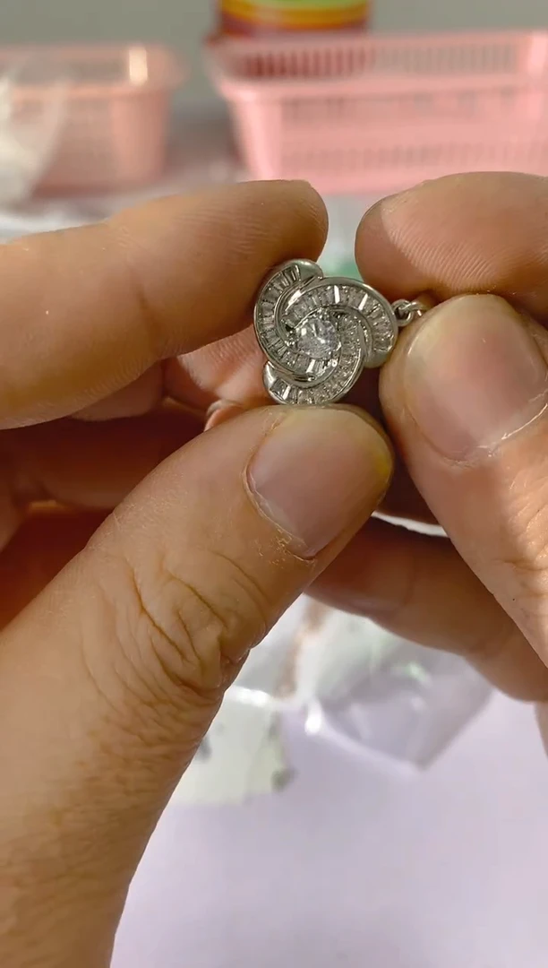 【闪购商品】水晶颈饰银S925镶嵌X392红宝，蓝宝，多样性发一件赠链