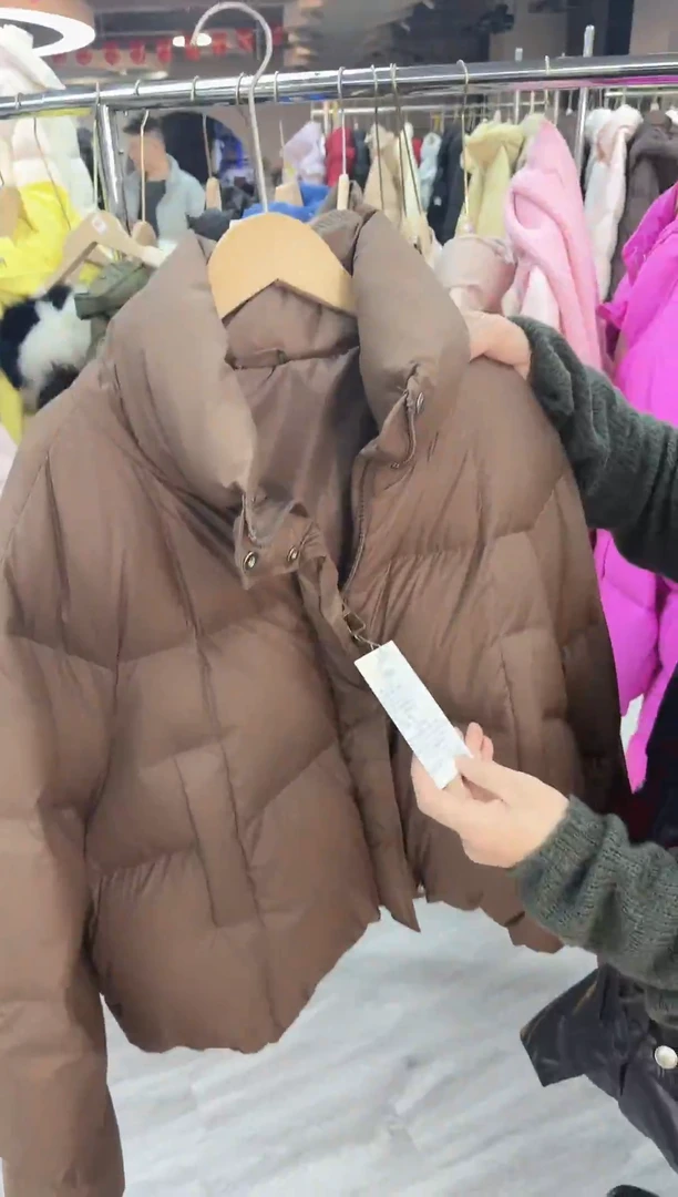 张灯结彩  羽绒服