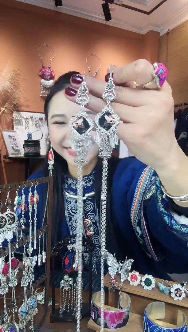 【闪购商品】刺绣纯手工民族风耳环