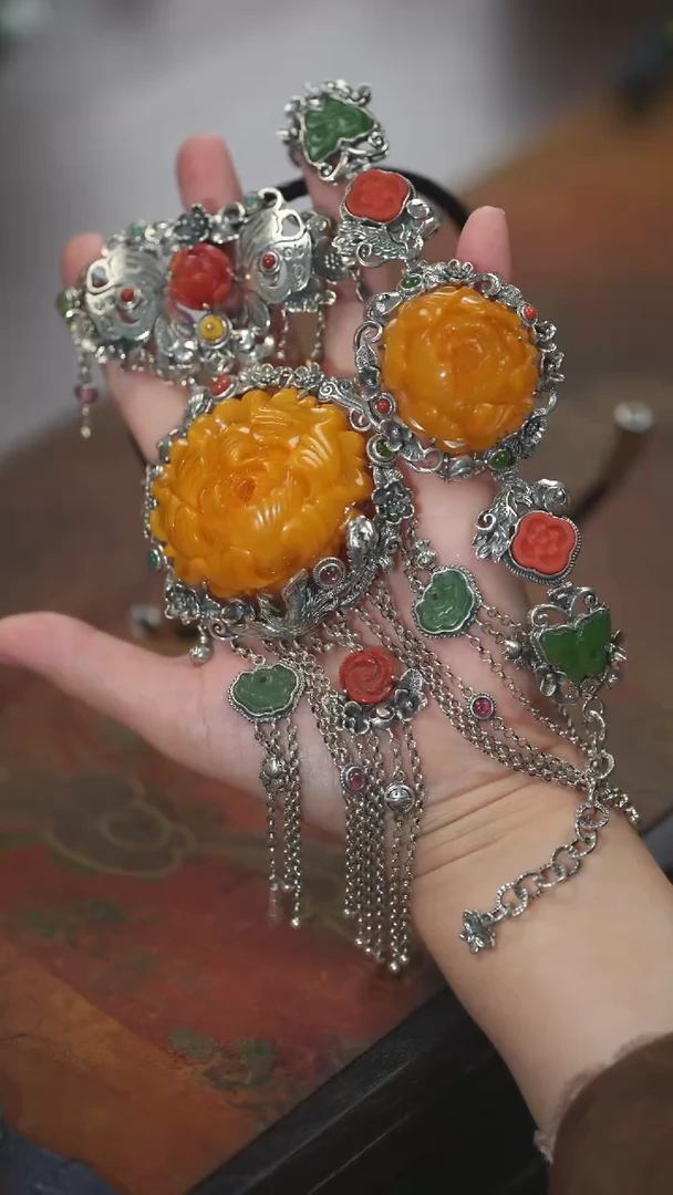 【闪购商品】琥珀颈饰银S925镶嵌牡丹花项链+手牌