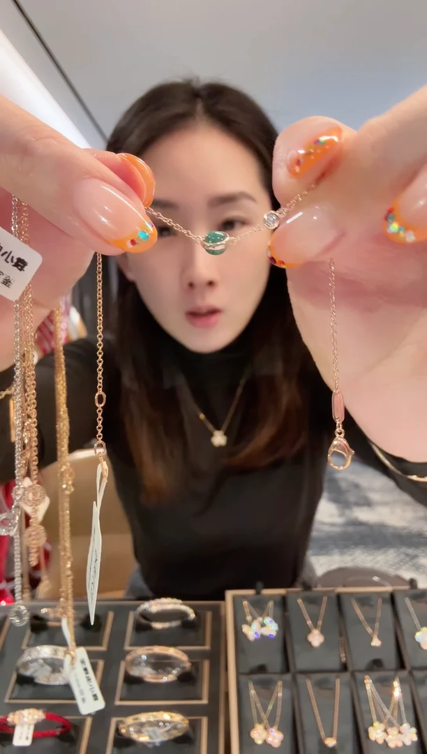 18K金镶嵌手链钻石时来运转手链