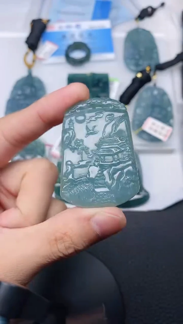 颈饰未镶嵌翡翠 1