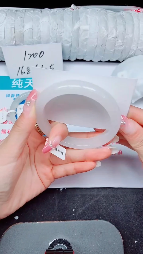 未镶嵌手镯石英质玉259-62/63