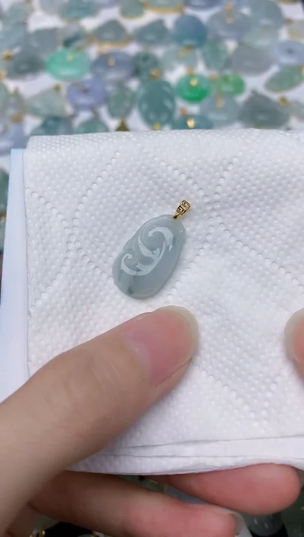 翡翠18K金镶嵌颈饰天然A货翡翠