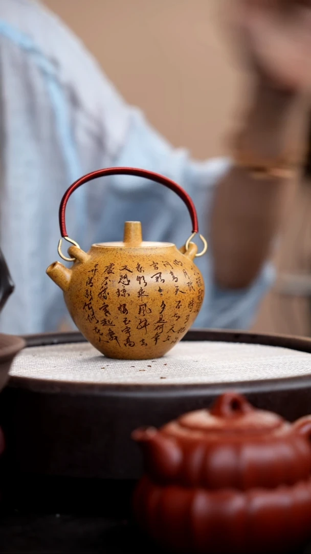 茶壶紫砂高温烧黄金段提梁刻字