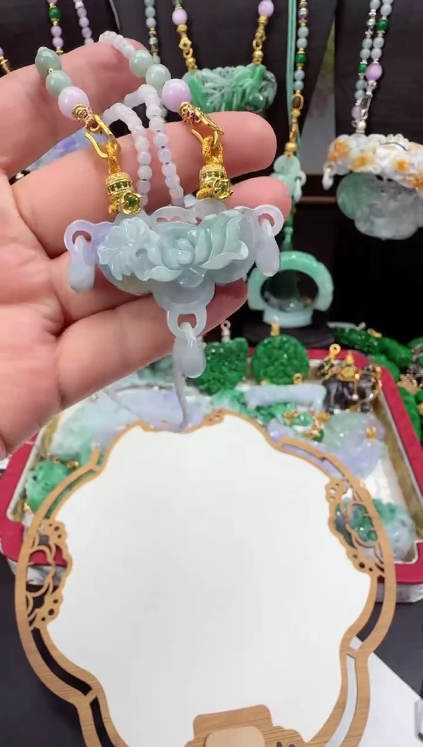 翡翠未镶嵌颈饰吊坠