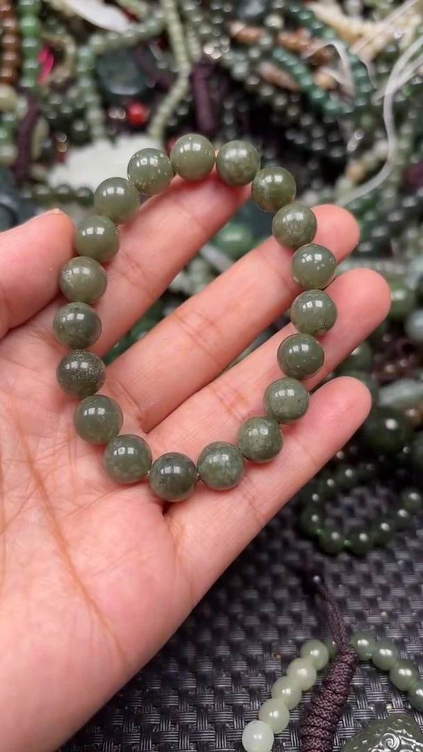 和田玉未镶嵌颈饰1