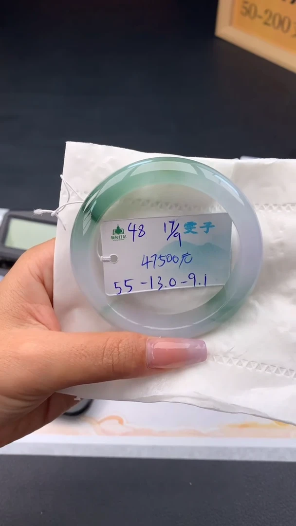 未镶嵌手镯翡翠自带#送人#，联系客服核对地址~
