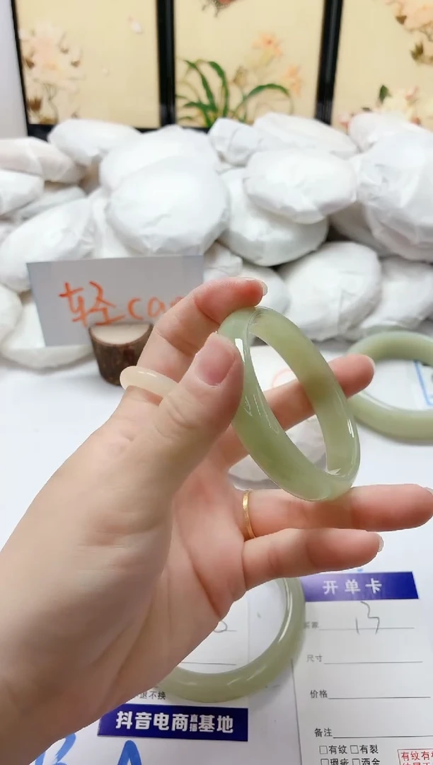 石英质玉手镯未镶嵌13/54.1