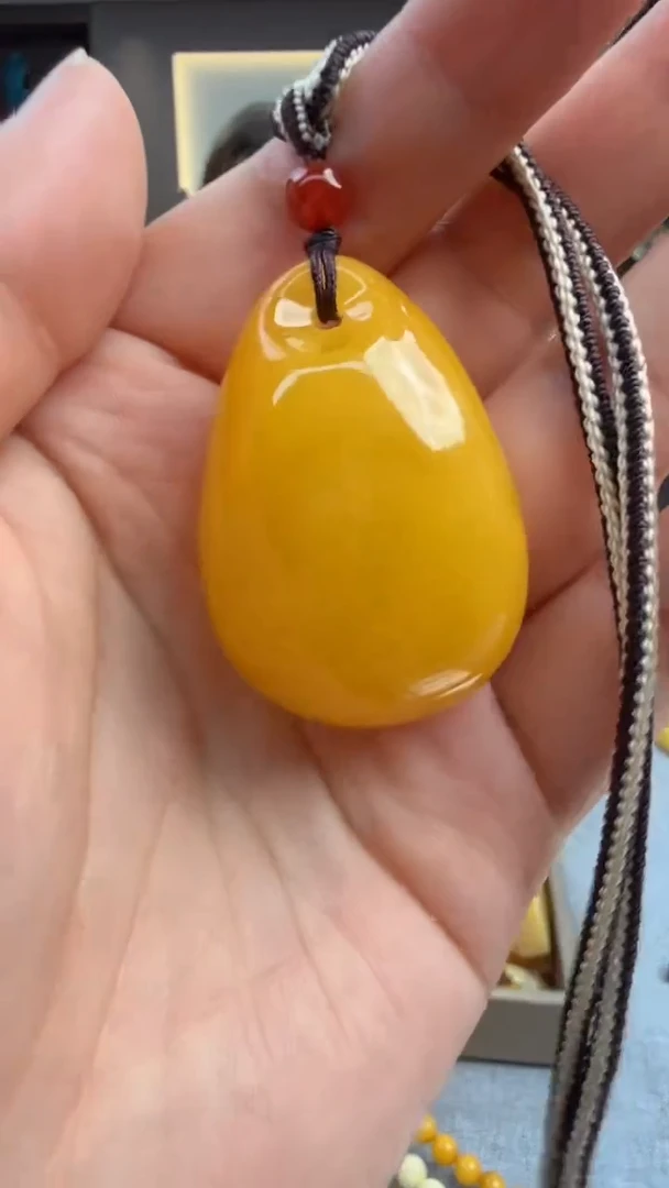 琥珀颈饰未镶嵌150秒拍号 假一罚三