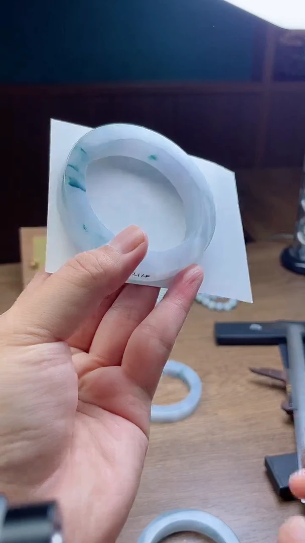 未镶嵌手镯定制翡翠天**违定制