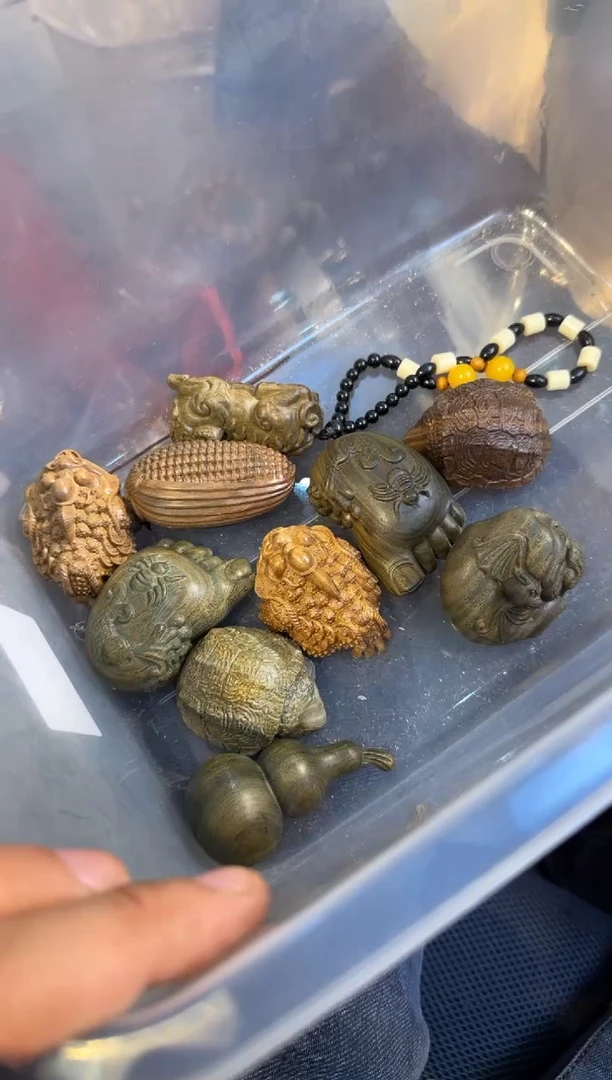 【闪购商品】维腊木（绿檀）无事牌暴油手把件多样性发其一