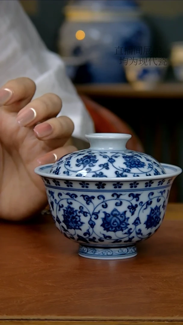 陶瓷仿明缠枝莲双狮两才盖碗（柴窑）