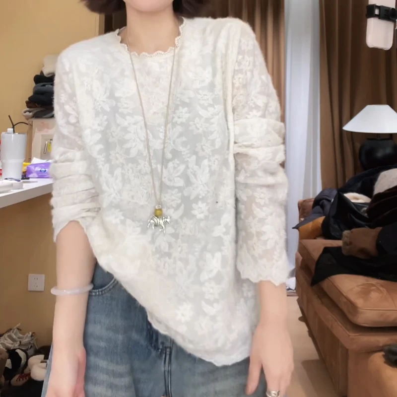 秋冬新款设计感圆领甜美风潮流蕾丝衫上衣女LK2509002