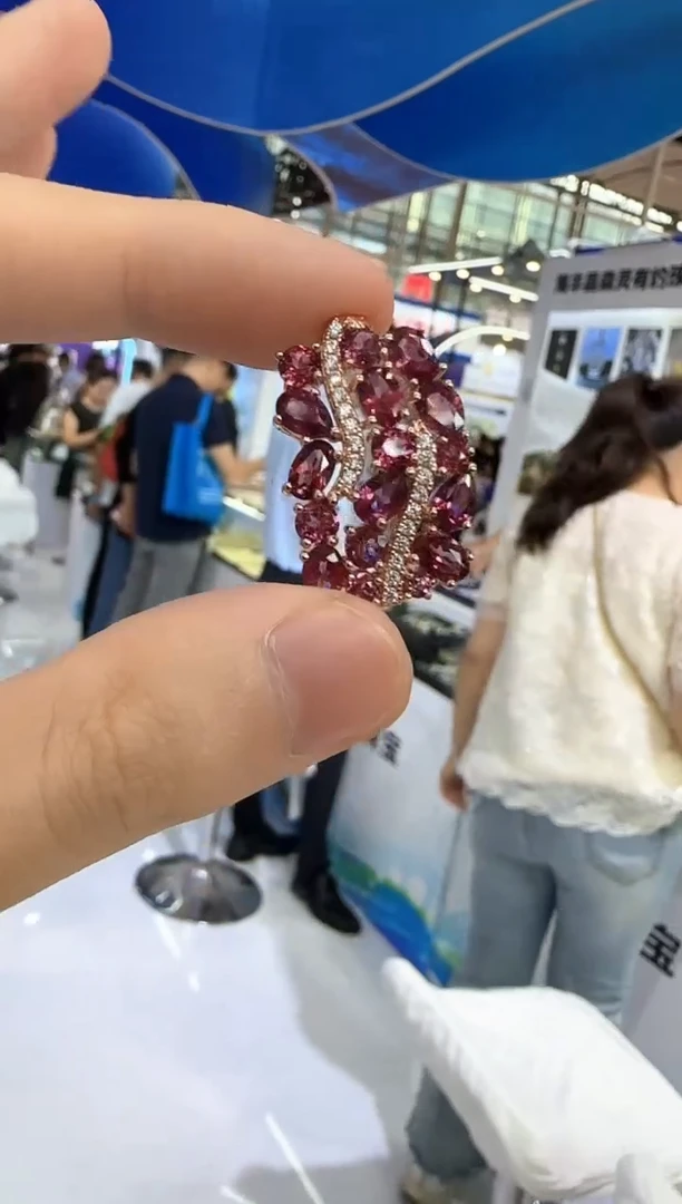 银S925镶嵌颈饰石榴石吊坠