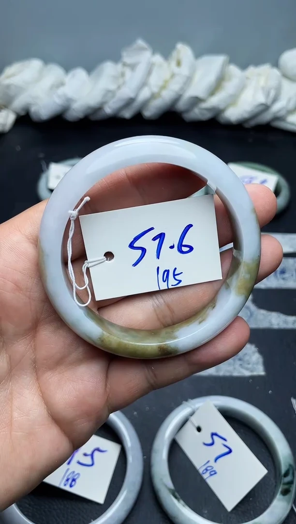 未镶嵌手镯翡翠195