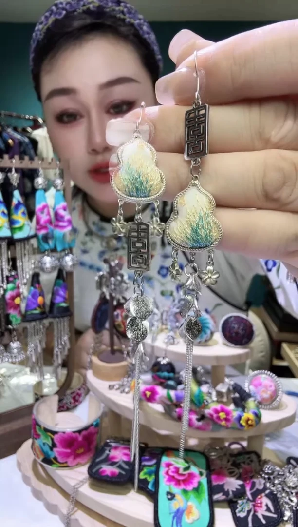 刺绣纯手工苗绣非遗耳环