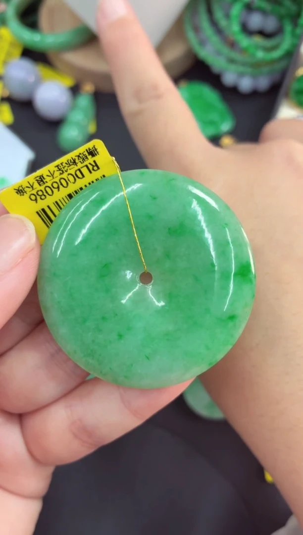 吊坠(不含链)未镶嵌翡翠挂件