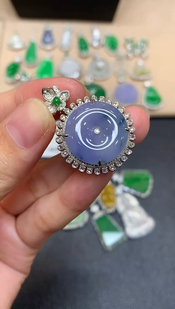 颈饰18K金镶嵌翡翠平安扣【无服务费