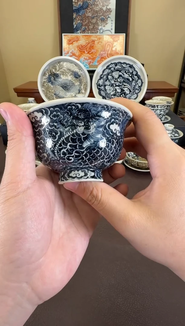 二号釉云墨麒麟压手杯