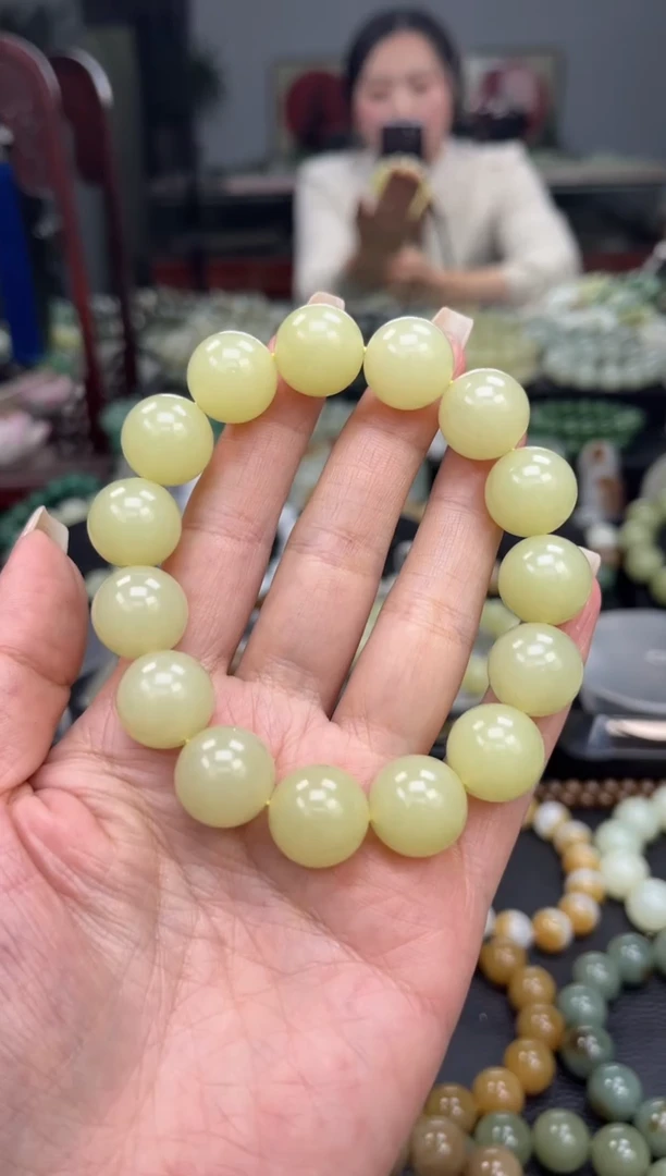 【闪购商品】和田玉手串未镶嵌鸡油黄卡15+