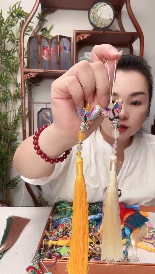 刺绣钥匙包套-绣花饰品