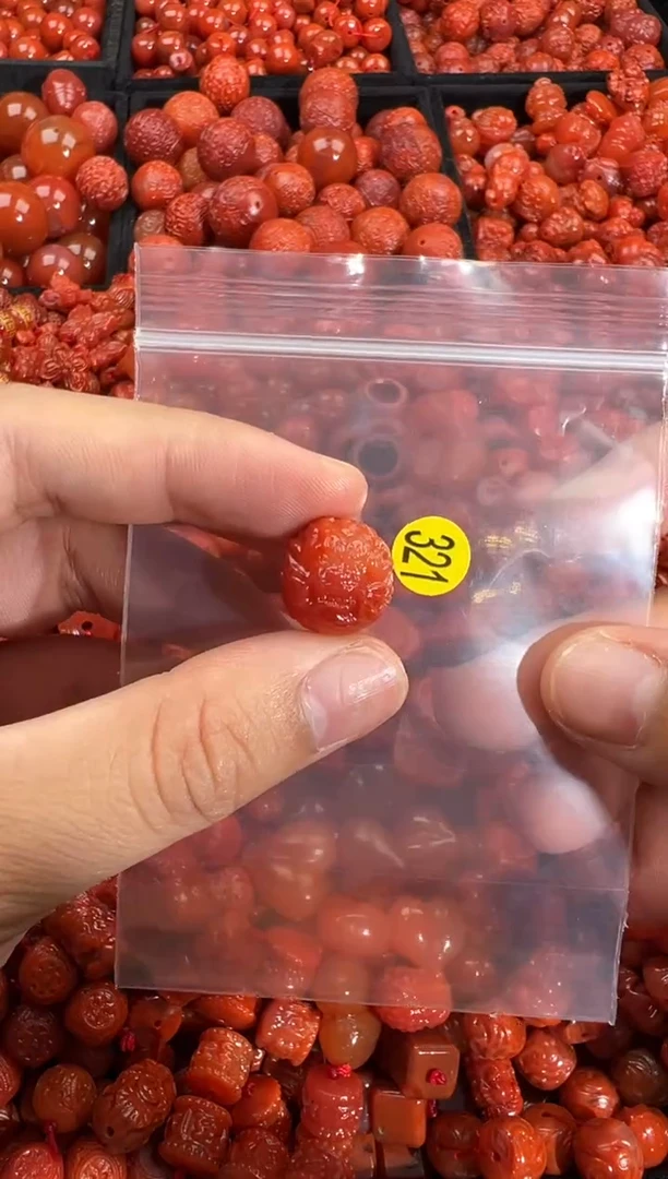 南红玛瑙未镶嵌颈饰1