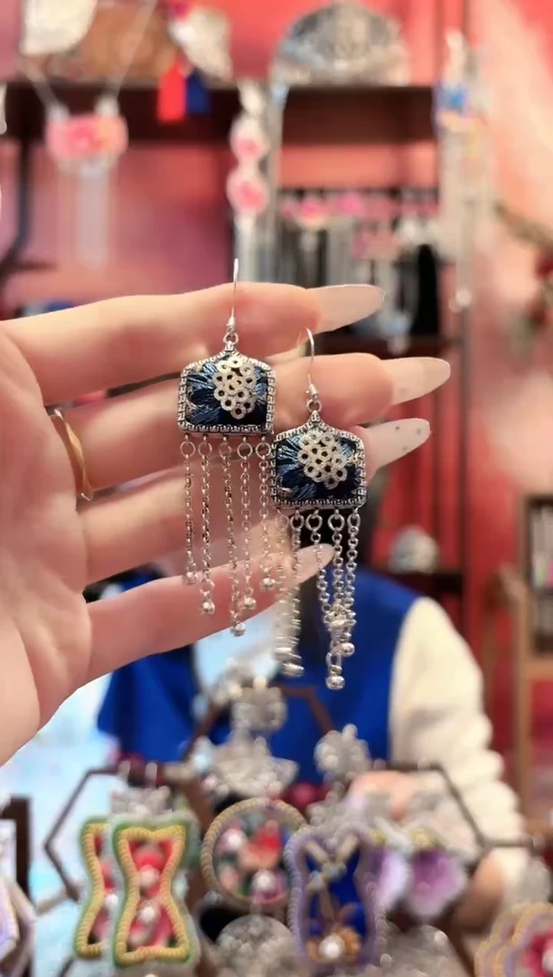 织绣云织谣民族风精美饰品   439