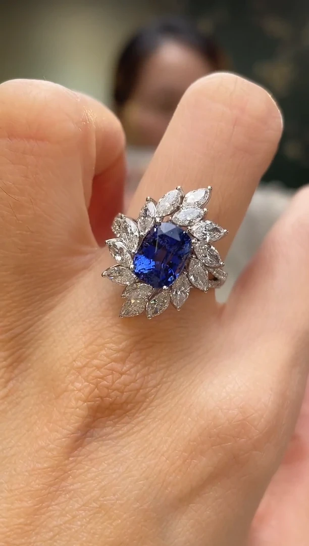戒指蓝宝石18K金镶嵌矢车菊主石：3.12ct