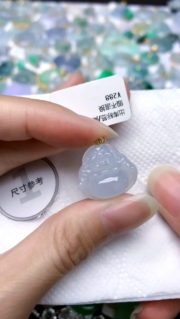 颈饰18K金镶嵌翡翠天然A货翡翠