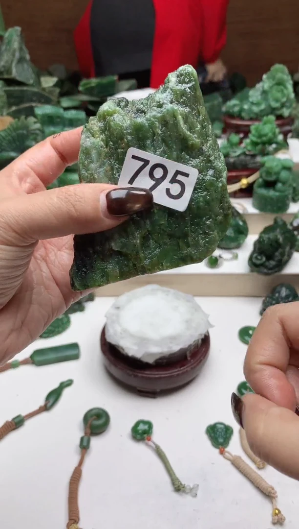 未镶嵌和田玉摆件1