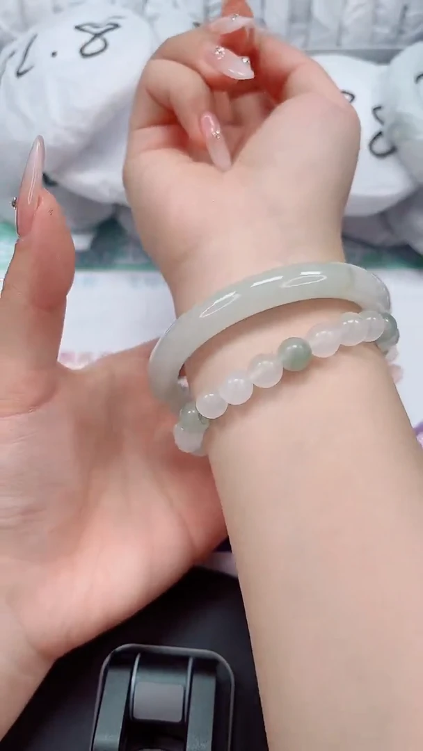 石英质玉手镯未镶嵌357-60/61