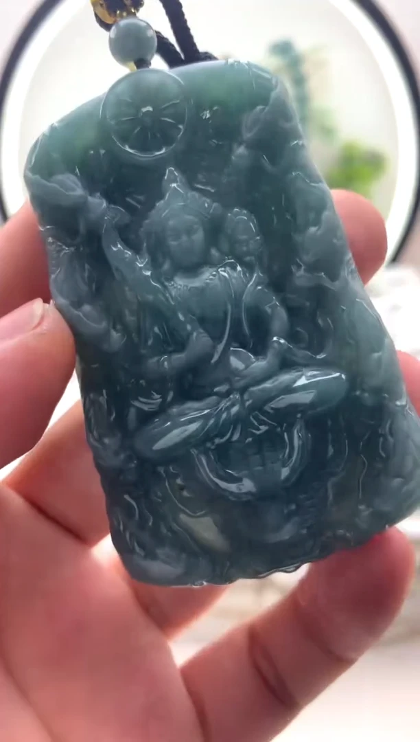 翡翠未镶嵌颈饰属牛属虎佩戴