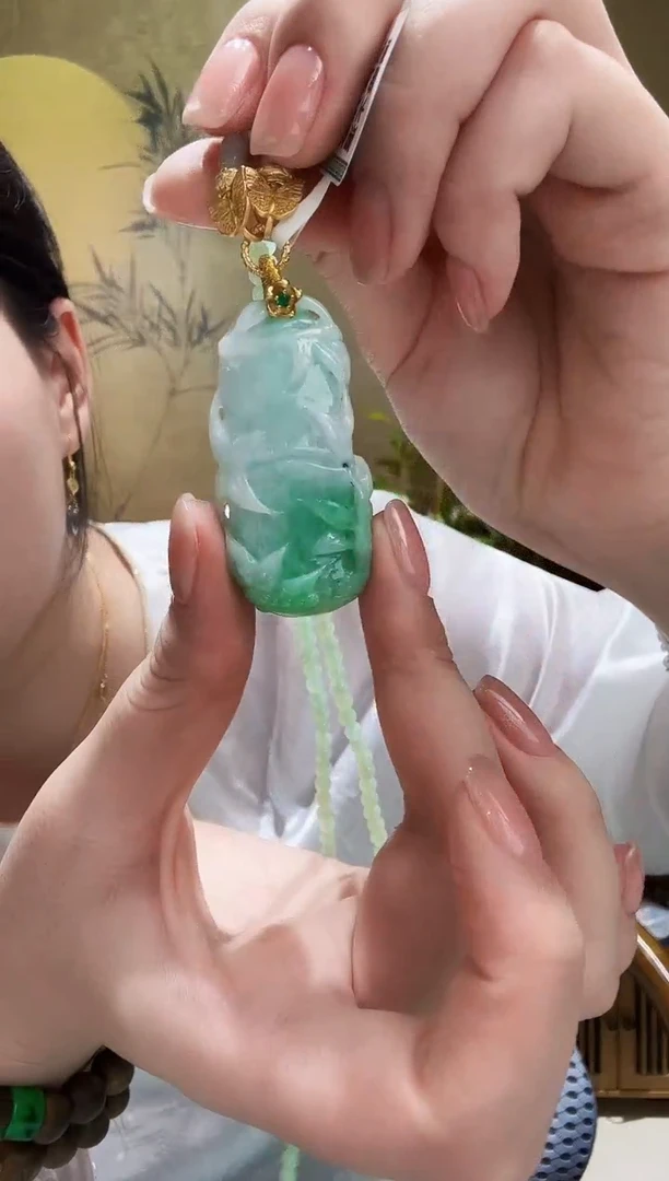 颈饰未镶嵌翡翠吊坠